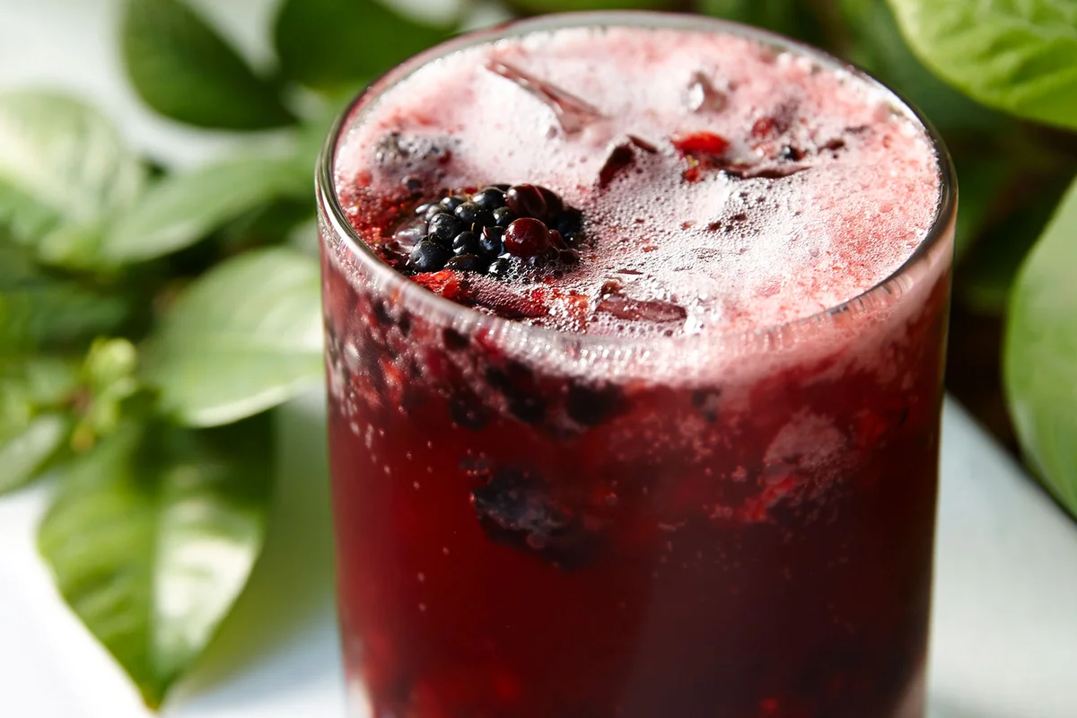 blackberry bourbon smash cocktail