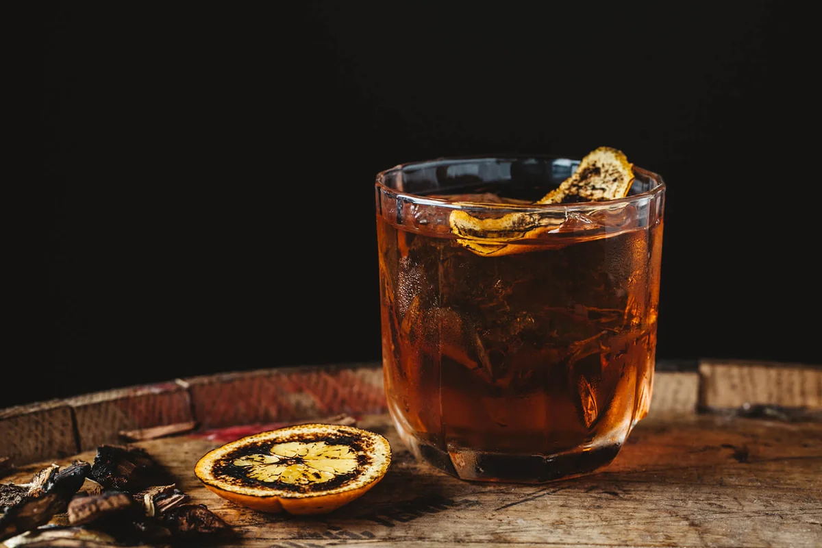 Smoked old fashioned cocktail | Photo 104296124 © Tisaeff | Dreamstime.com