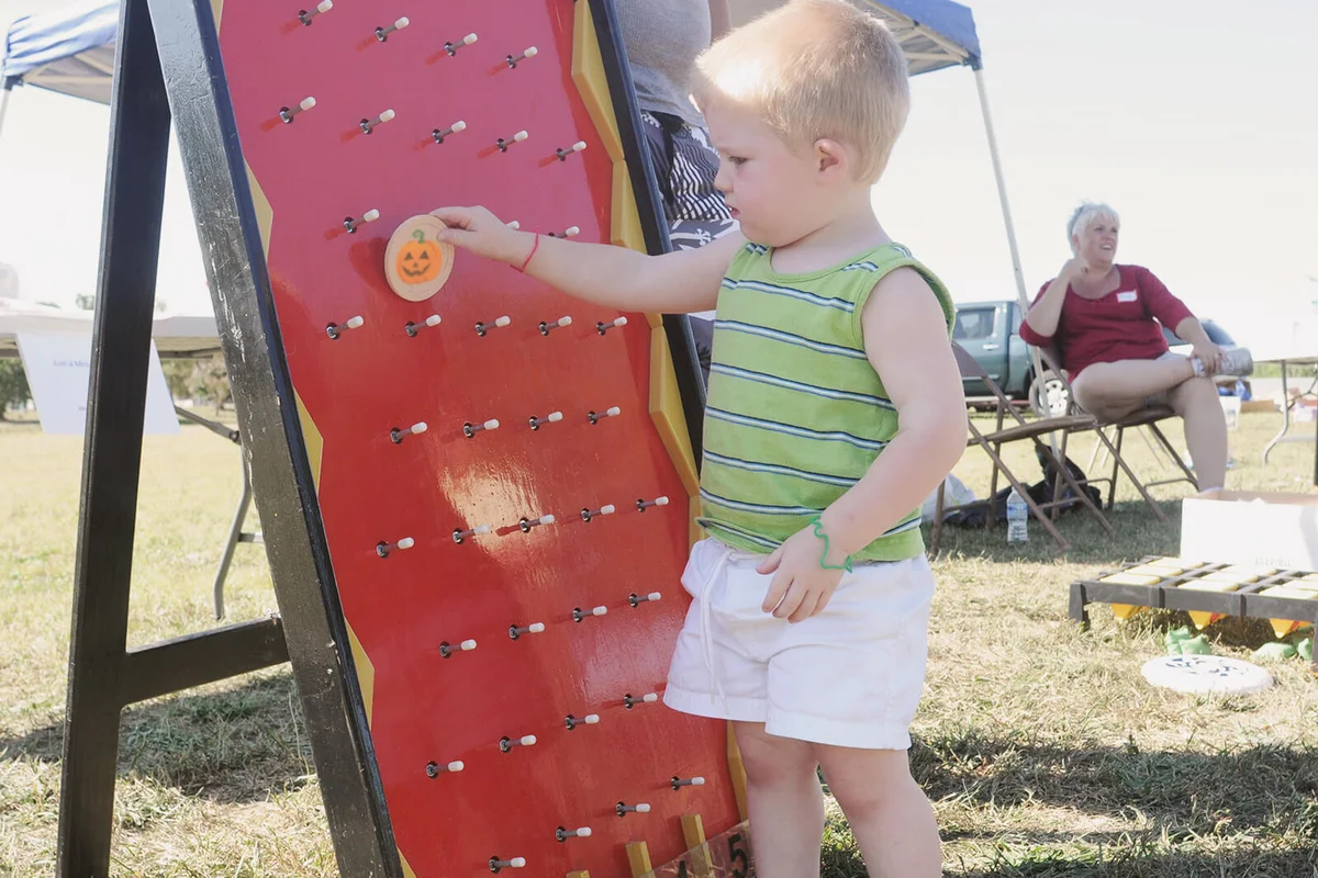 Kid plays Plinko | Getty Editorial Use