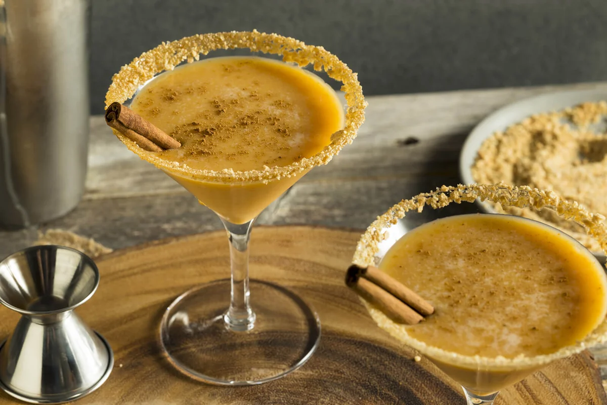 Sweet Homemade Pumpkin Vodka Martini | Photo 100418050 © Bhofack2 | Dreamstime.com