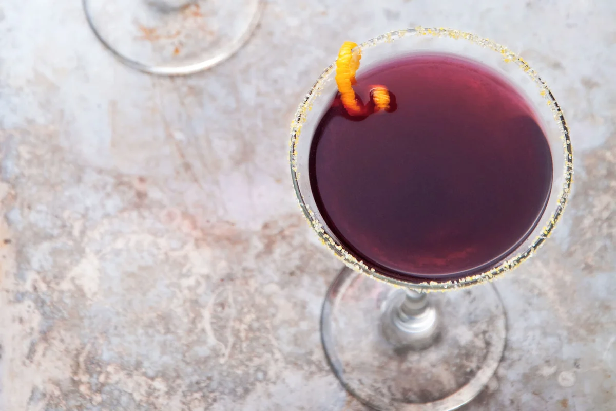 Purple mixed drink in martini glass with lemon sugar rim | Photo 29011250 © Rj Grant | Dreamstime.com