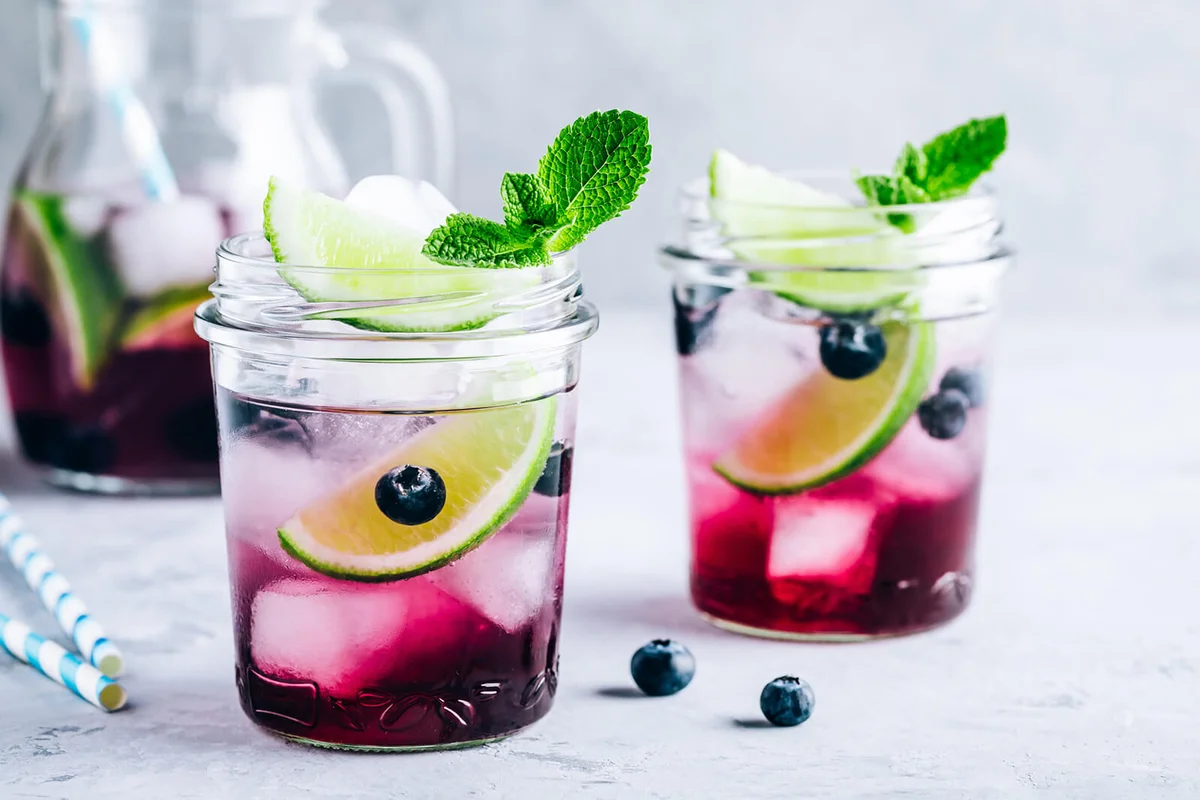 Blueberry and lime mojito or lemonade