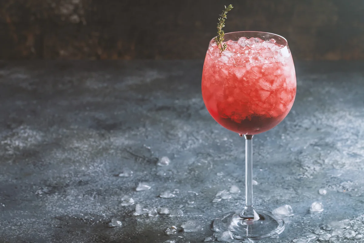 Red drink with ice | Photo 91168962 © Petr Goskov | Dreamstime.com