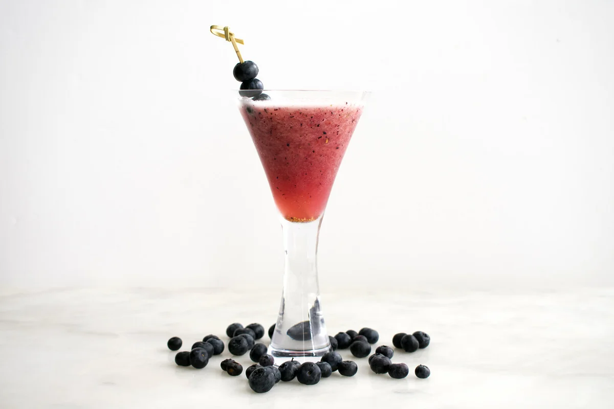 Very Berry Bellini Cocktail Garnished with Blueberries | Photo 158686938 © Candice593 | Dreamstime.com
