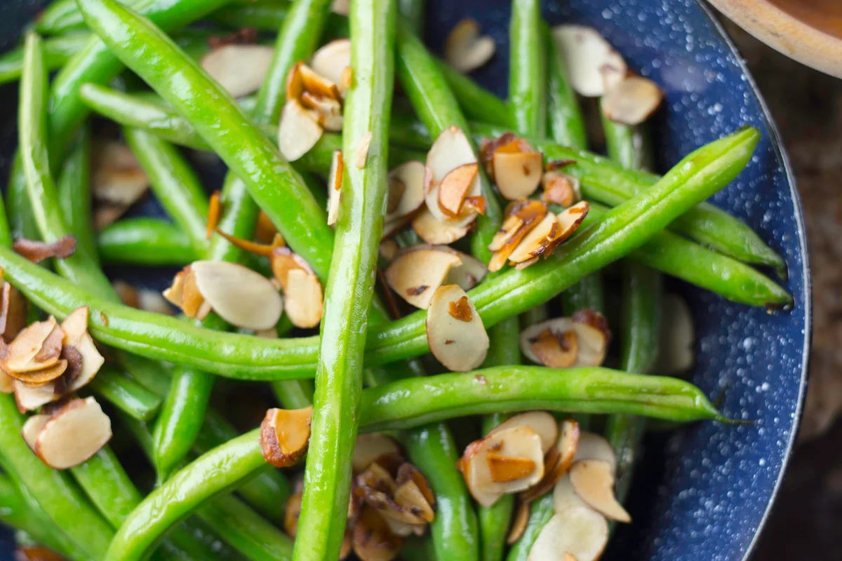 Green bean with toasted almonds