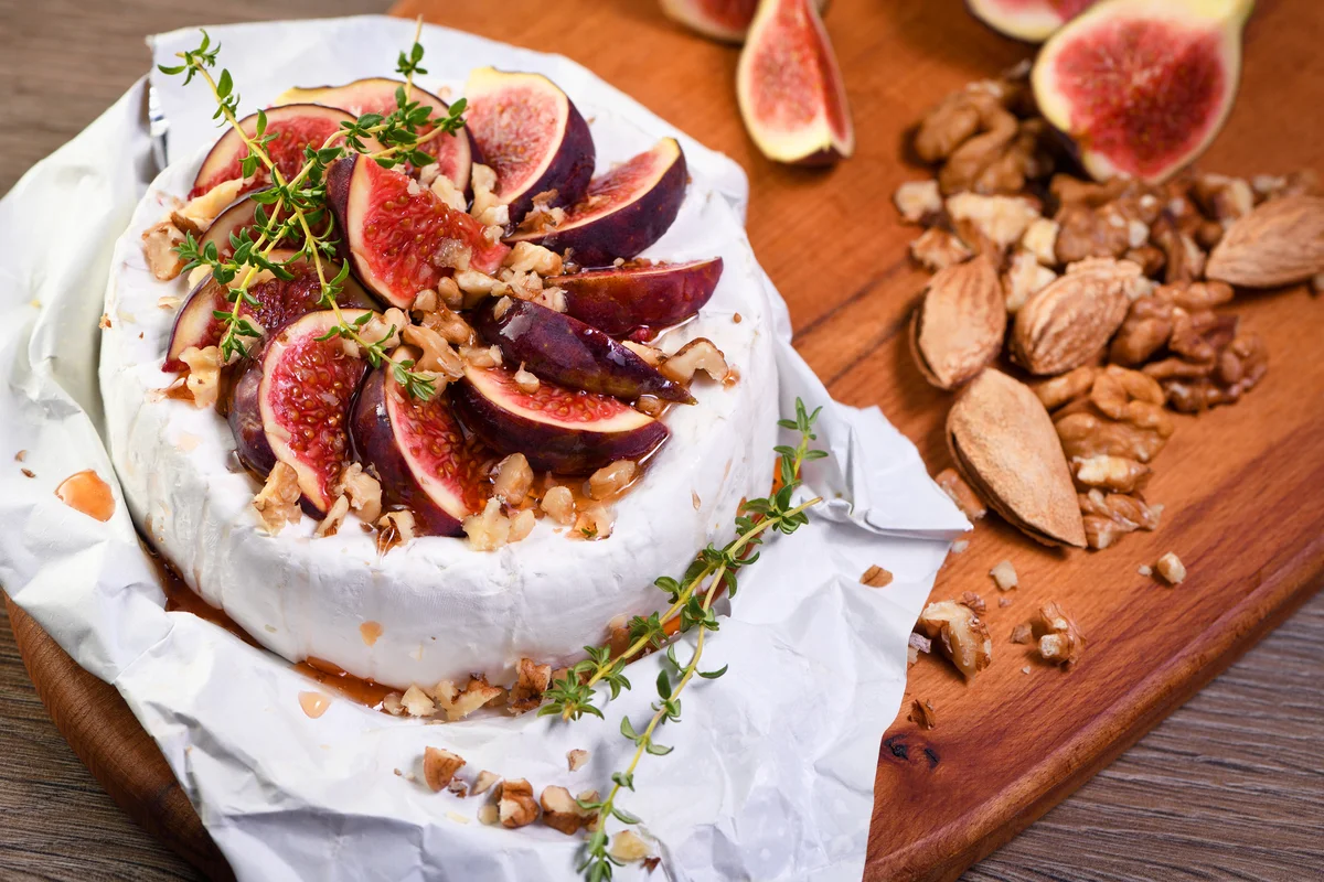 Brie cheese with honey and figs
