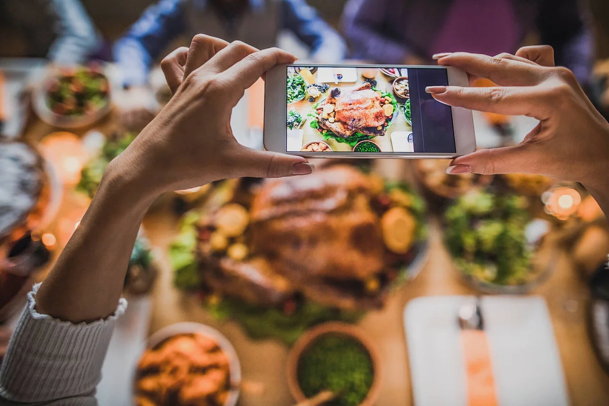 photographing Thanksgiving turkey with cell phone