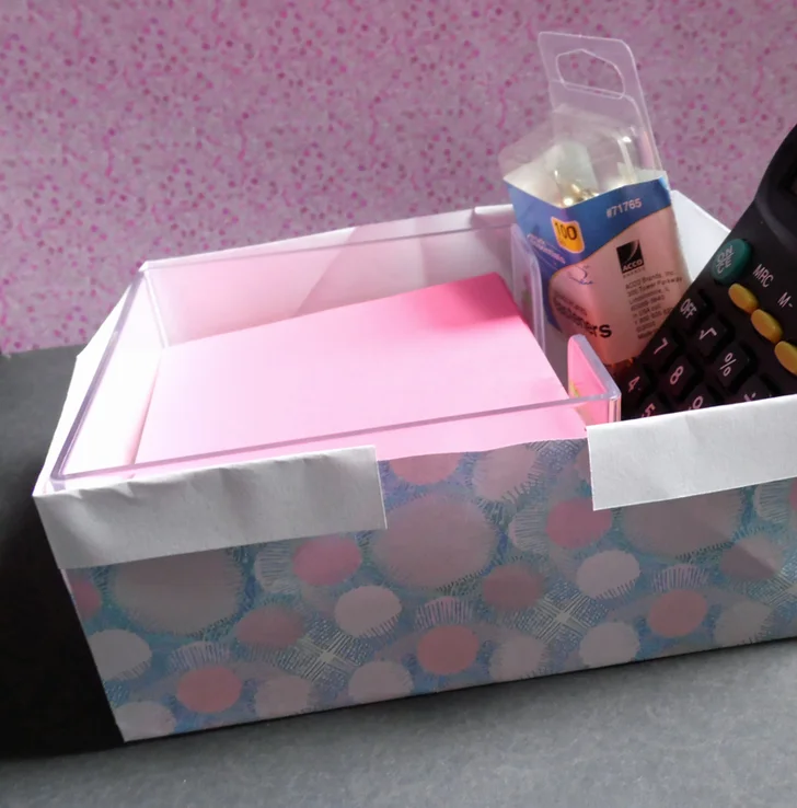 Dana Hinders box