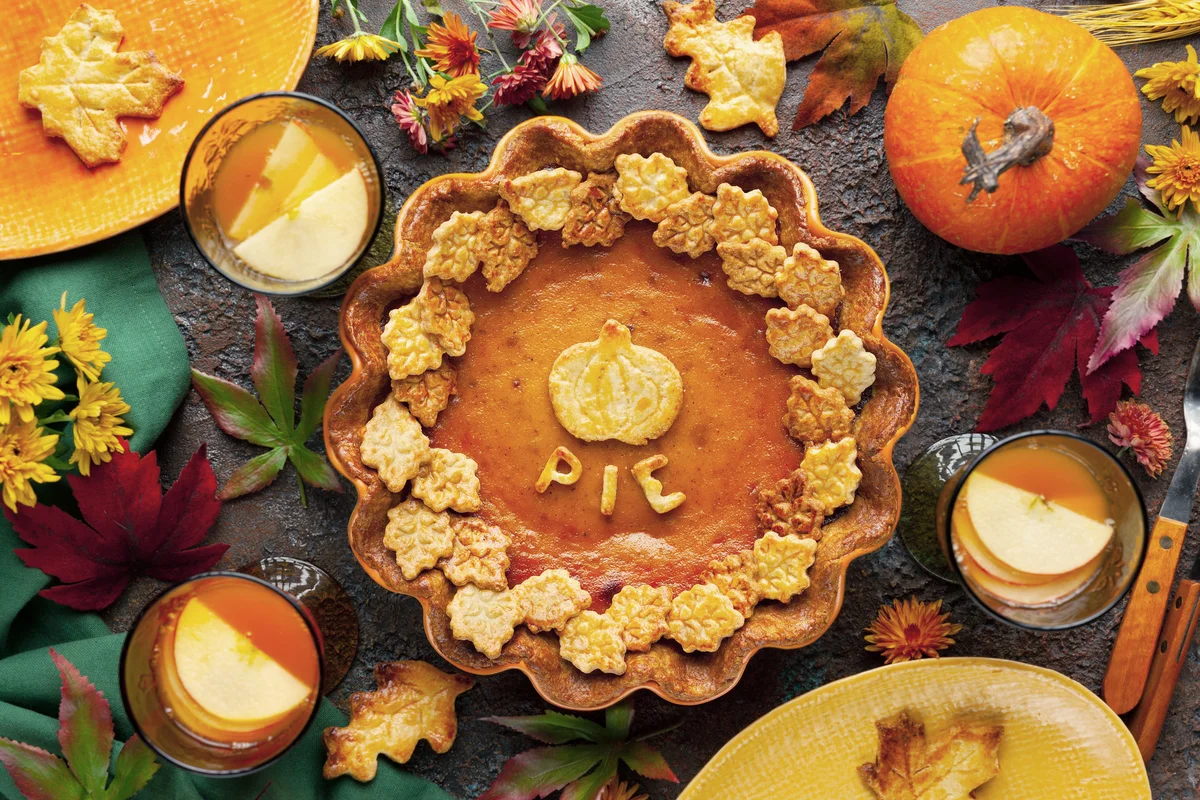 Pumpkin Pie for Thanksgiving Day and Apple cocktails