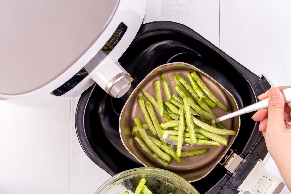 Air fryer cooking green beans