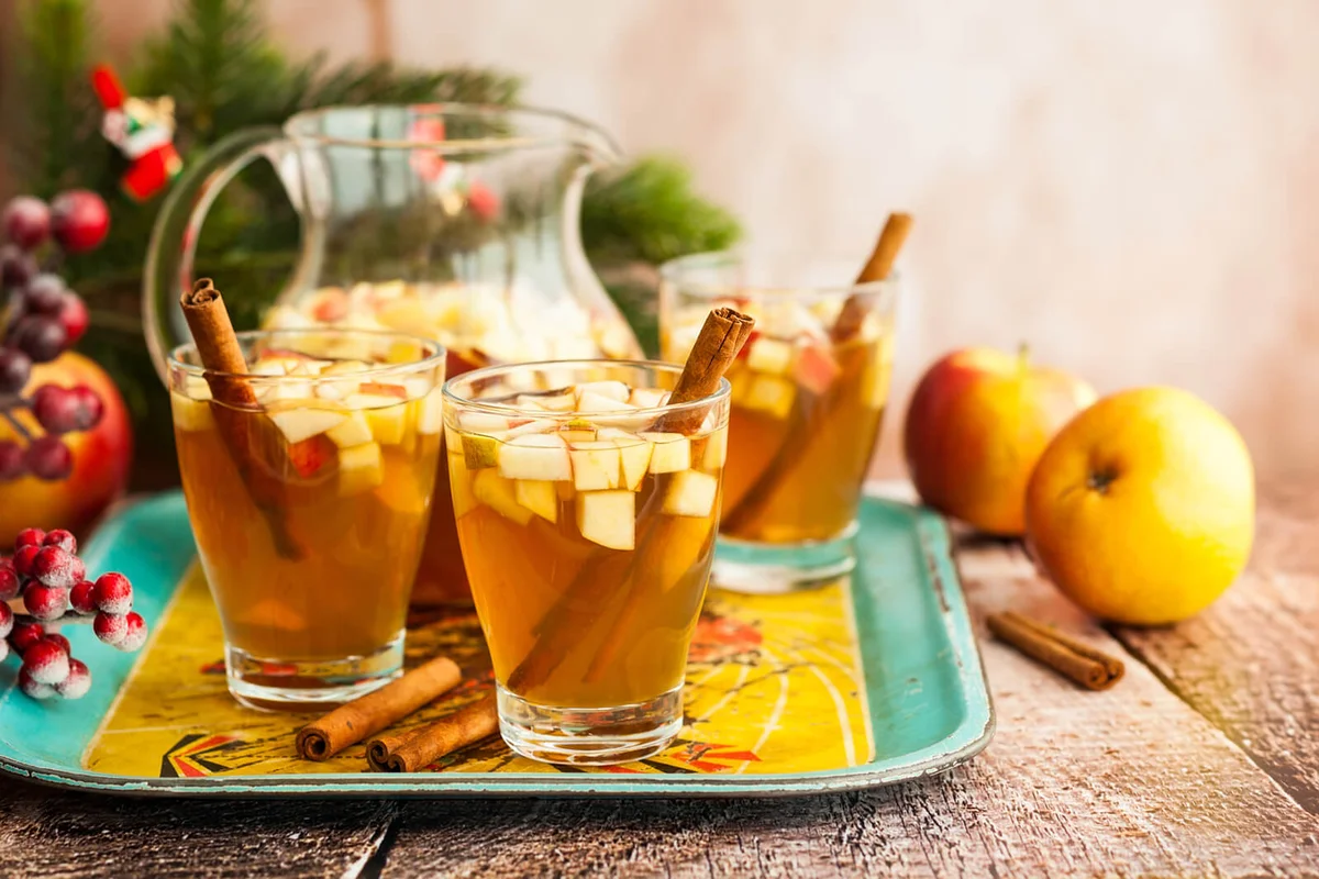 Fall drink with apples, pears and cinnamon in glasses on the vintage tray | Photo 58024597 © Svetlana Kolpakova | Dreamstime.com