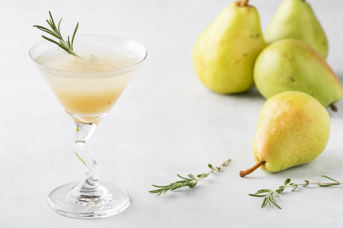 Pear cocktail with rosemary and pears | Photo 167648712 © Carey Jaman | Dreamstime.com