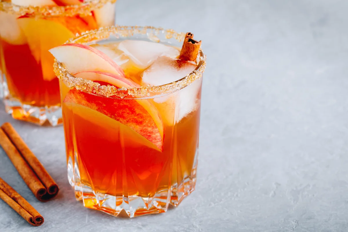 Apple cider margarita with cinnamon and ice