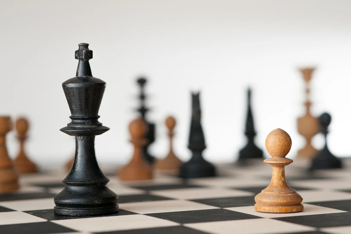 One-on-one battle between pawn and king