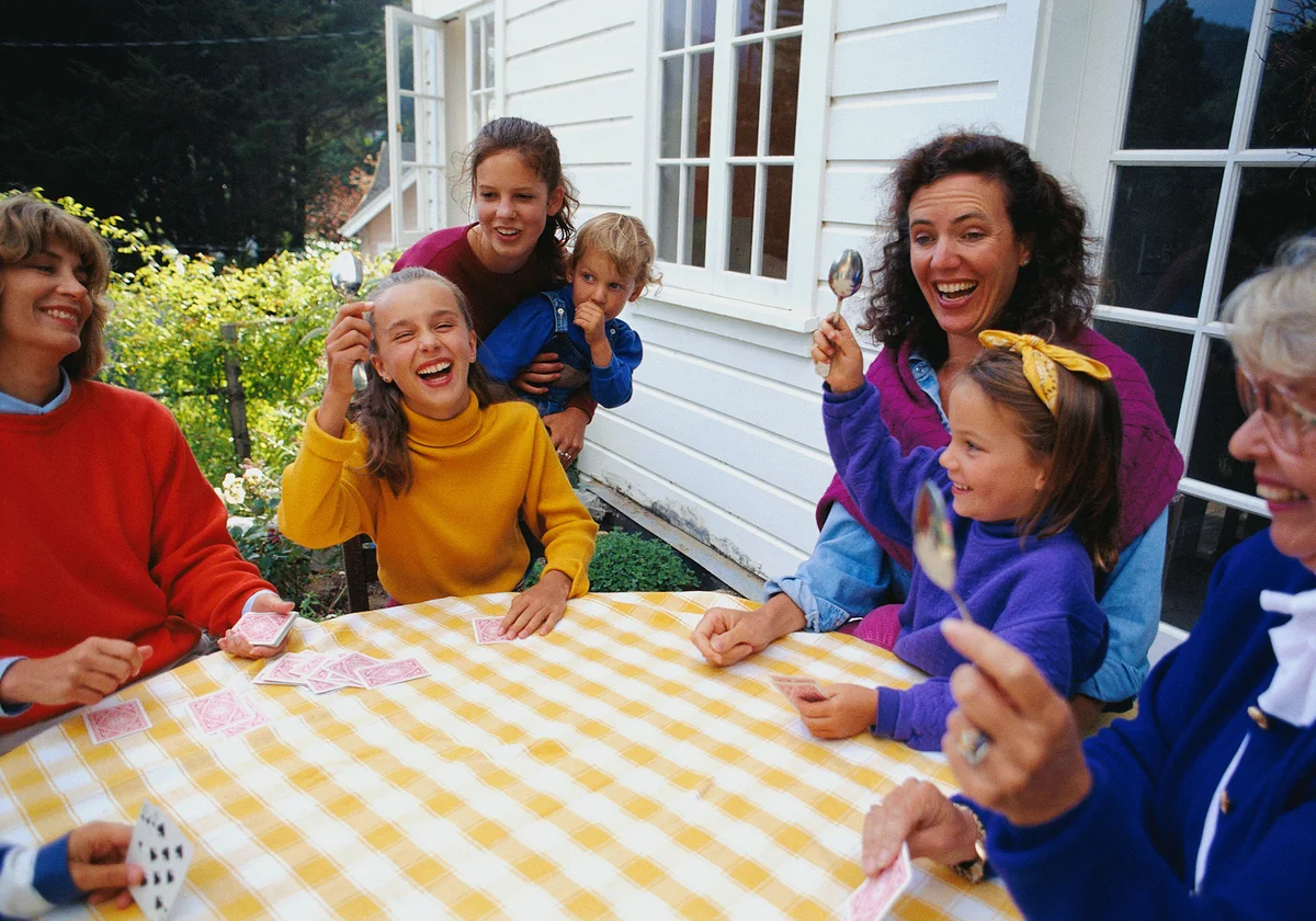 Family playing Spoons card game