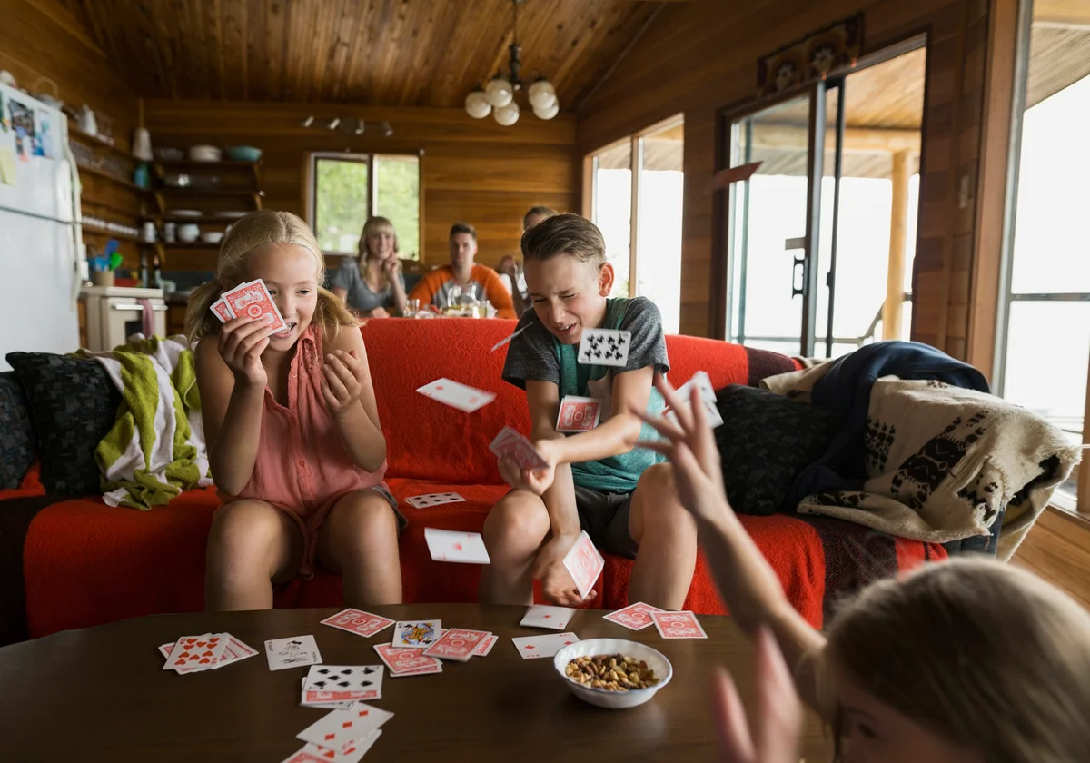 Family playing Pig card game