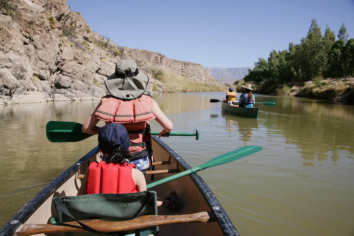Family Enjoy Canoeing, Rio Grande River
