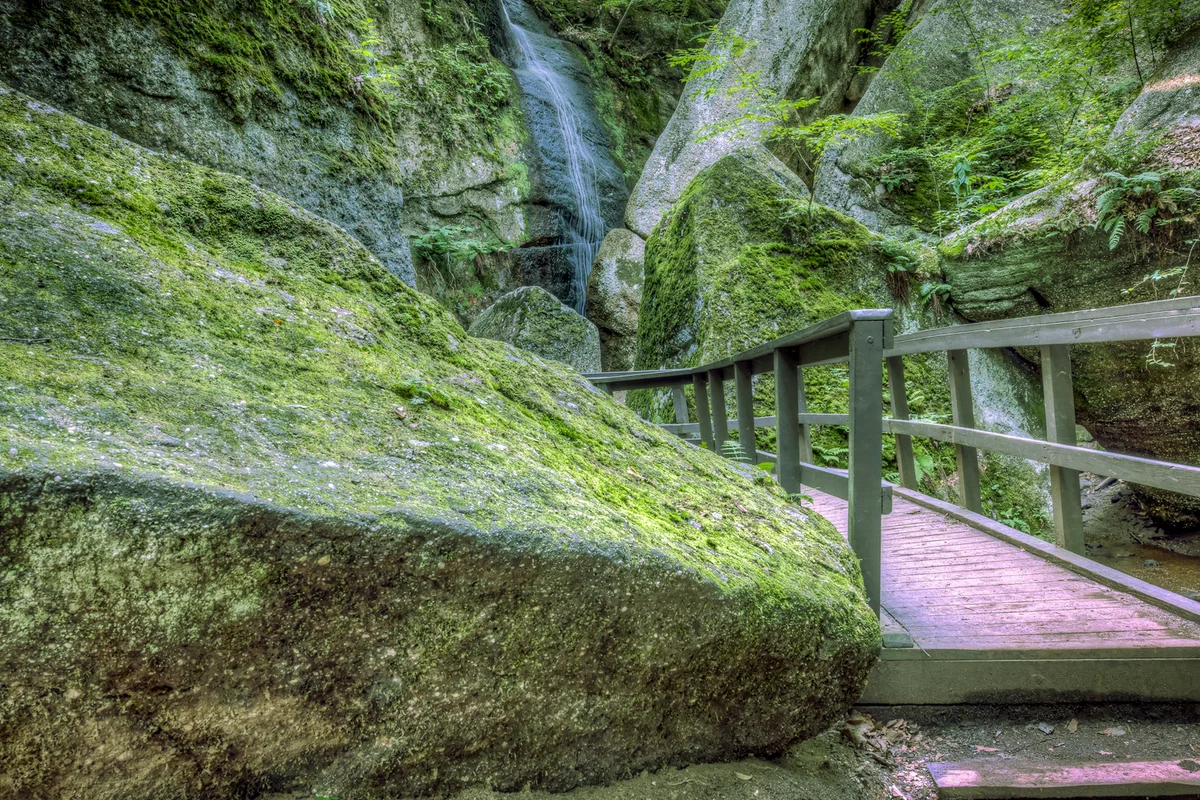 Nelson's Ledges State Park