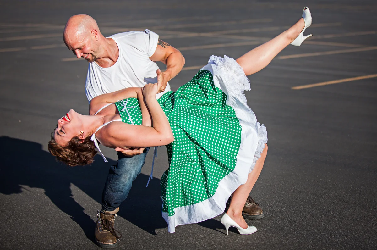 Couple in 1950s dance clothing