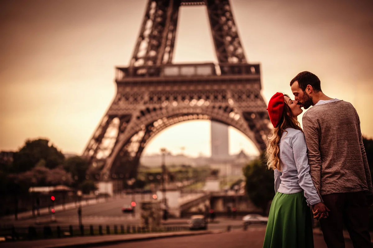 Couple kissing in front of Eiffel Tower