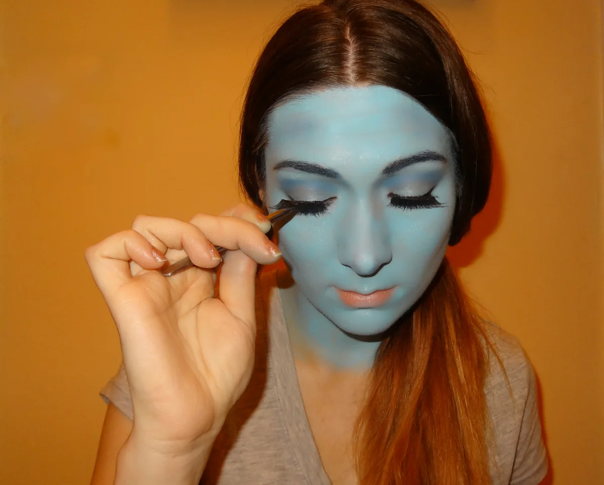 Add on false eyelashes