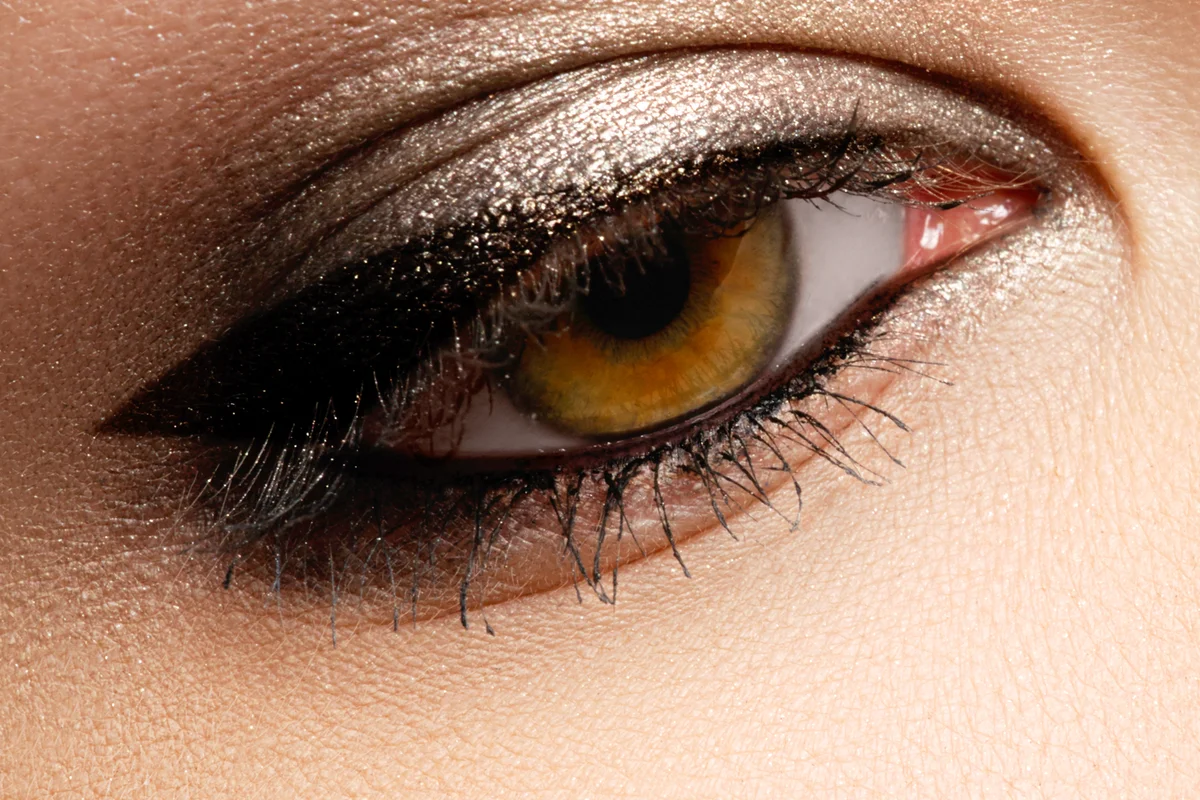 Metallic eye shadow