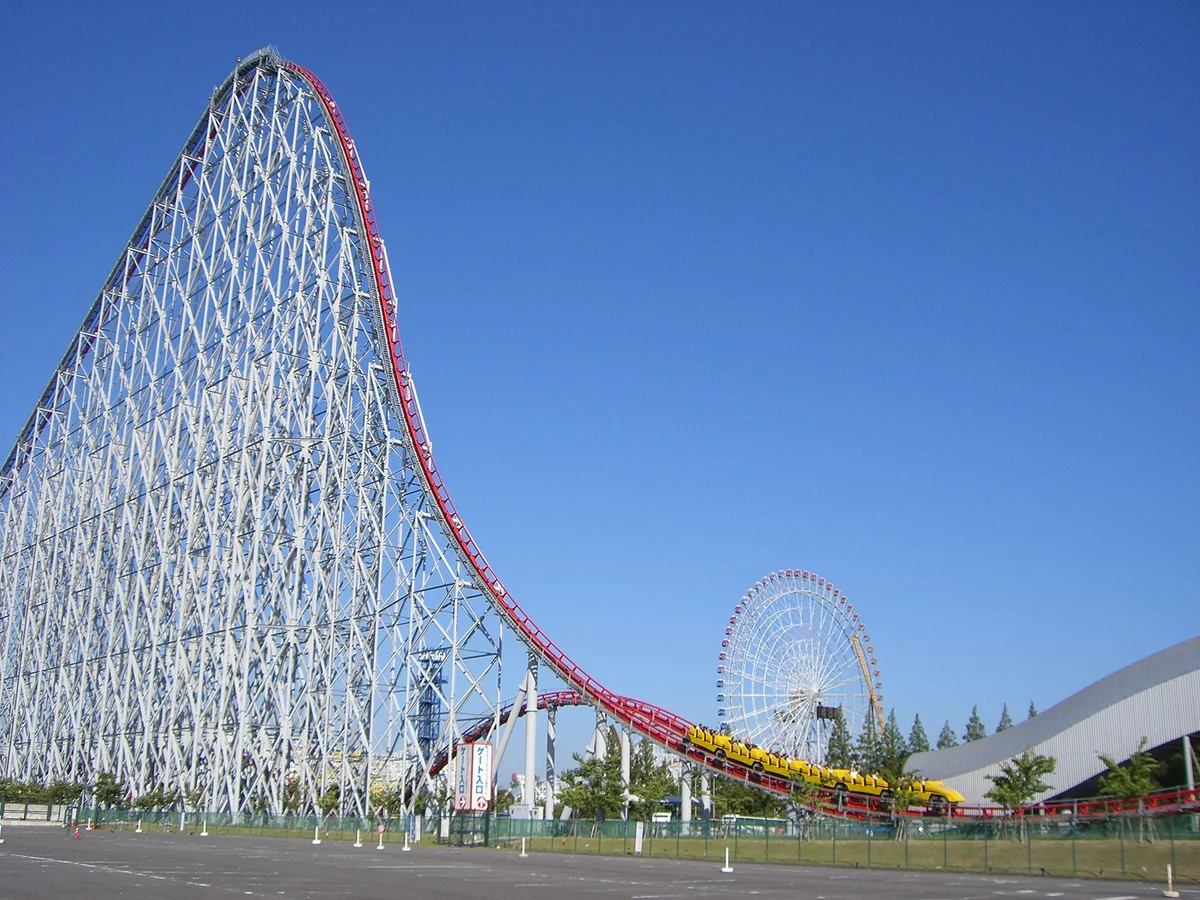 Steel Dragon 2000 Roller Coaster https://www.flickr.com/photos/kimilovechile/1128514841/