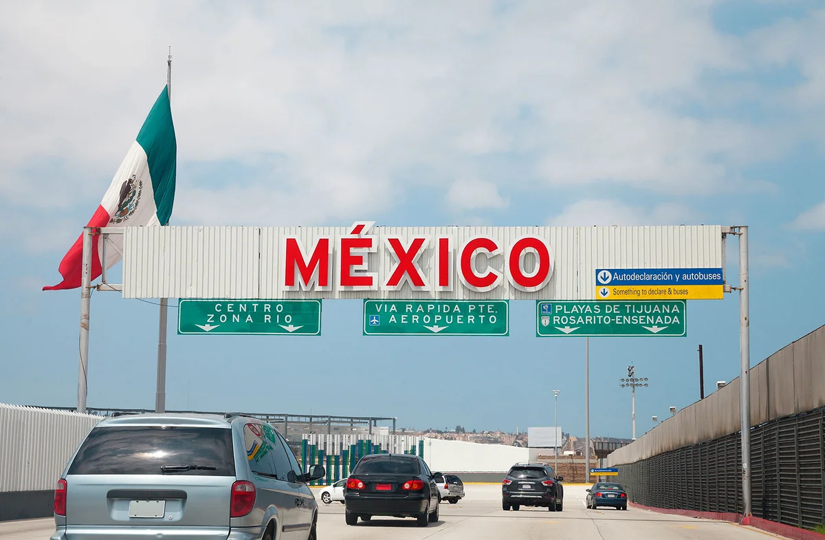 Crossing the US - Mexico border to Tijuana