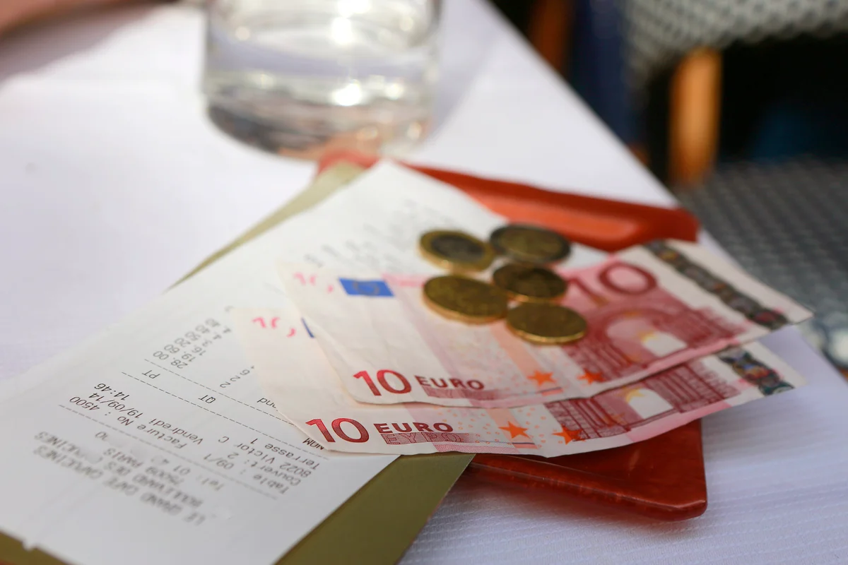 Change left from a bistrot bill, Paris