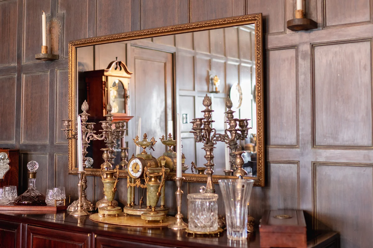 Vintage mirror and decorations