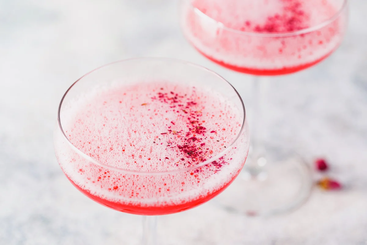 Glittering cosmopolitan mocktail