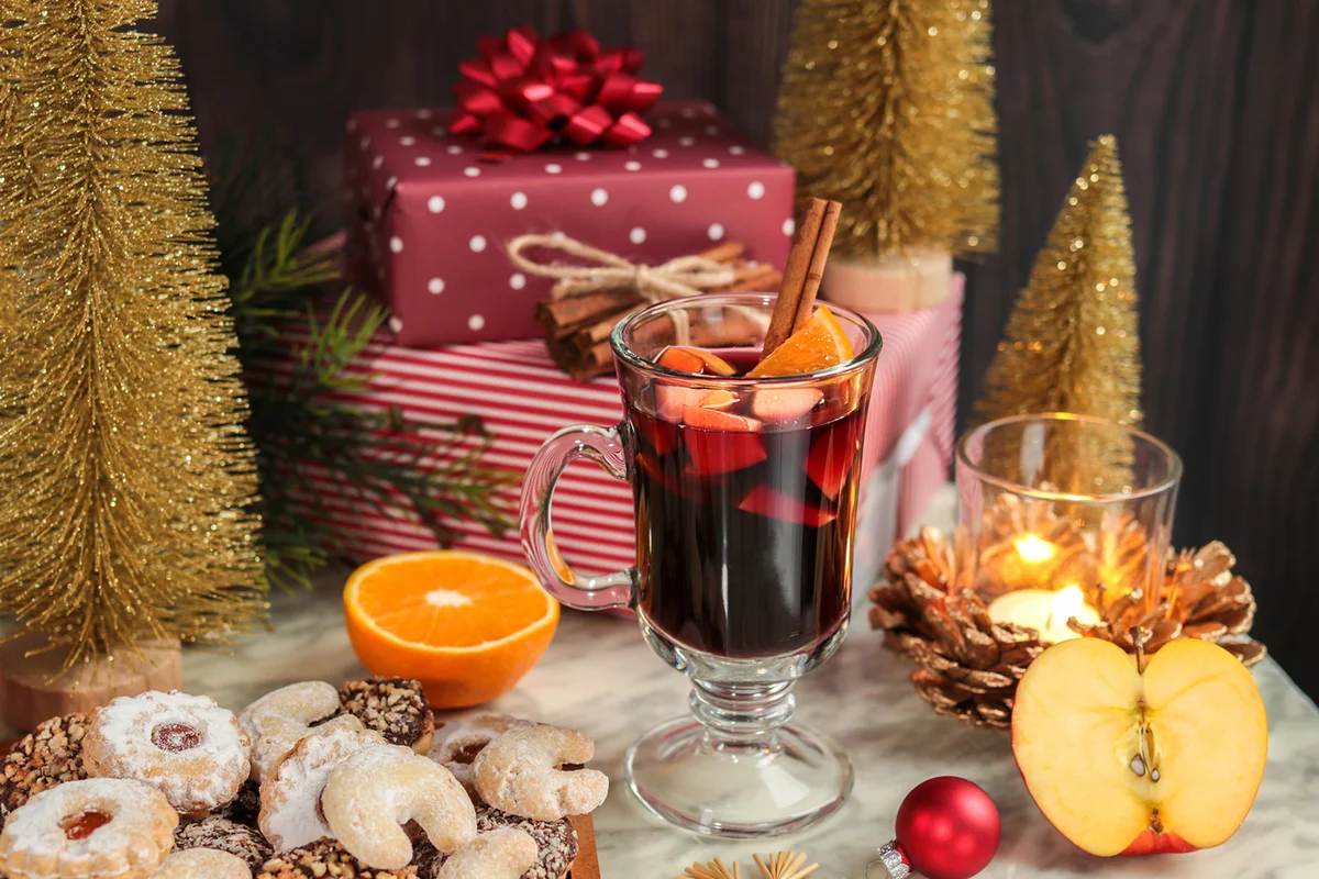 Slow Cooker Nonalcoholic Christmas Punch