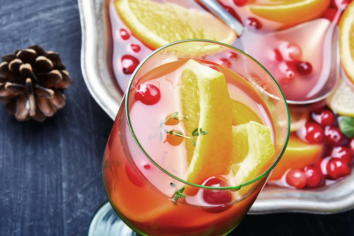 Low-Sugar Nonalcoholic Christmas Punch