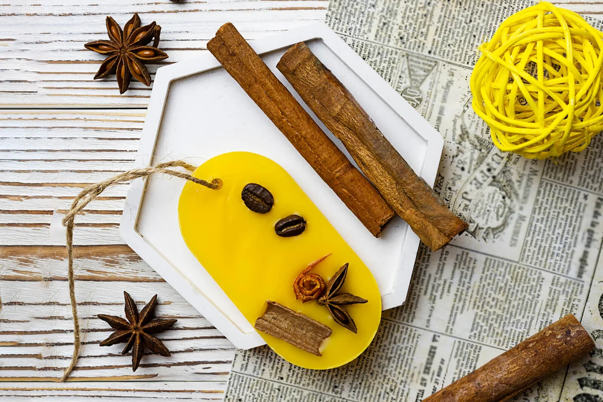 Aromasashe with coffee beans,Cinnamon and star anise on a white tray