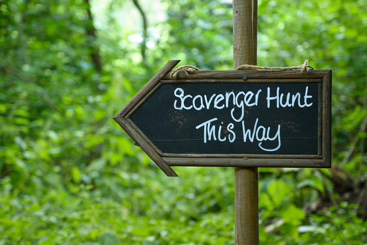 Scavenger hunt this way signpost