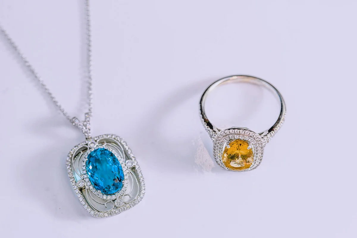 Set of necklace and ring with precious gemstone
