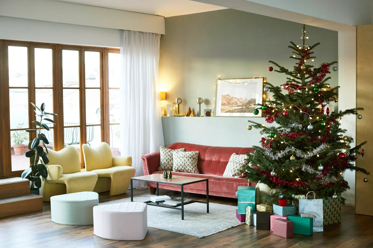 Burgundy christmas tree in living room