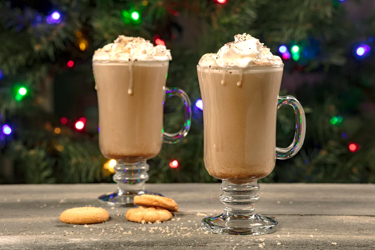 Bourbon hot chocolate Christmas cocktails