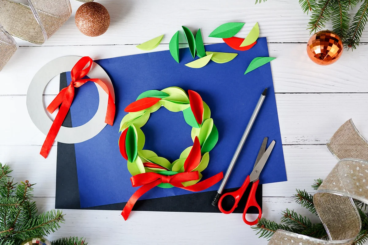 make christmas wreath from paper