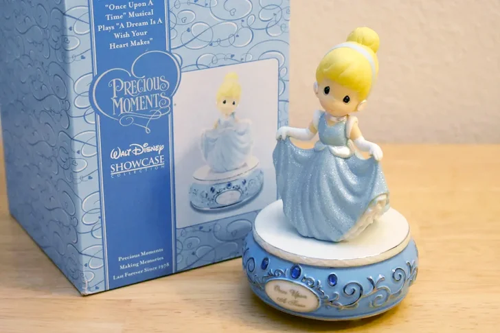 Disney Precious Moments Cinderella musical figurine