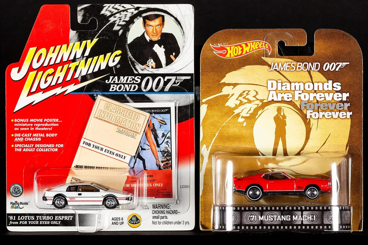 James Bond Lot (Playing Mantis, 1995/2001)