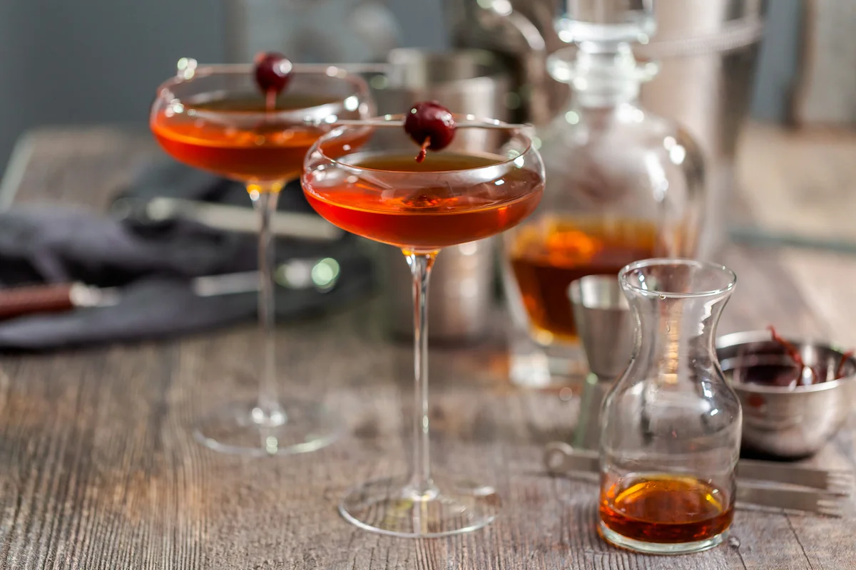 Smoked Manhattan cocktails