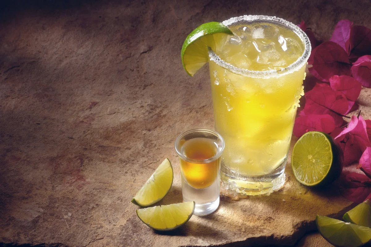 Nonalcoholic tequila margarita