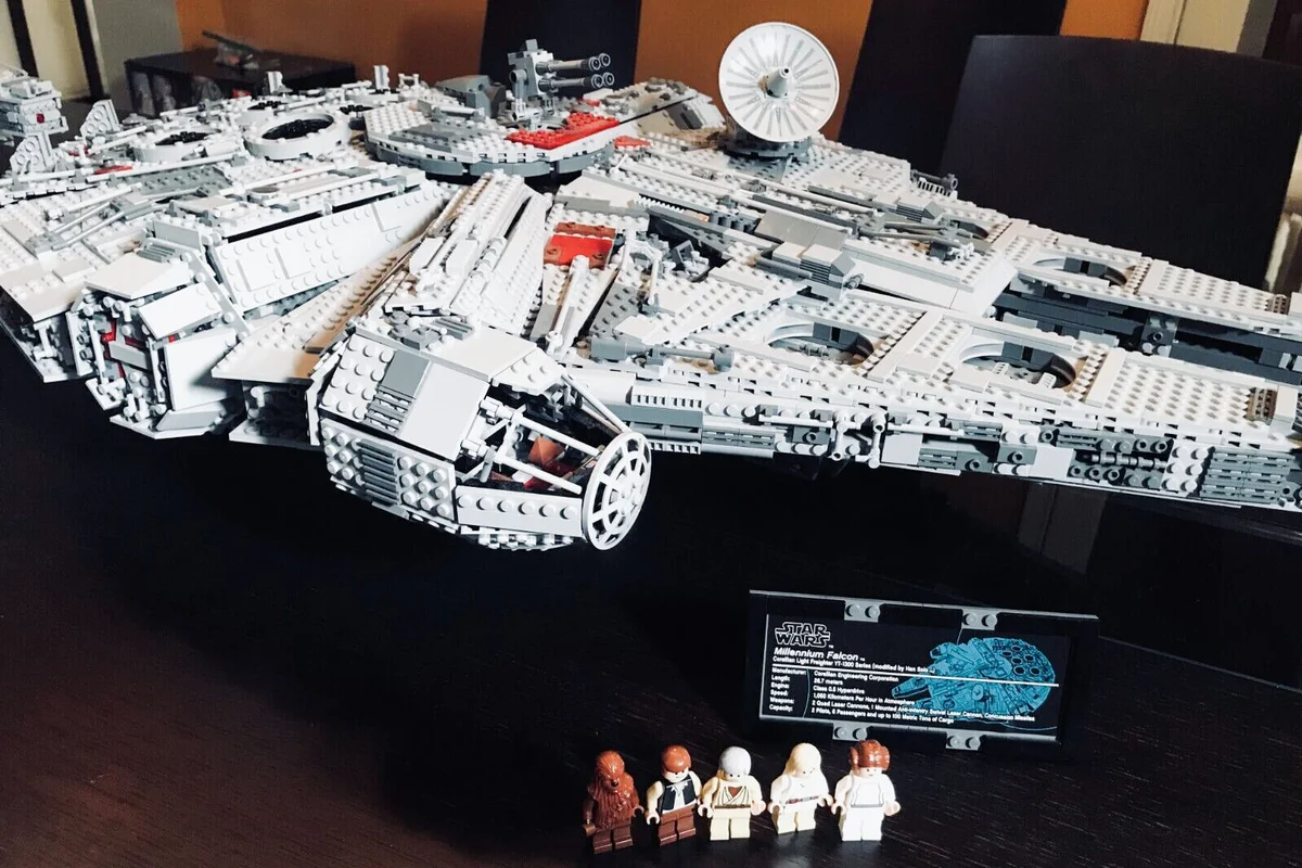Ultimate Collector's Millennium Falcon