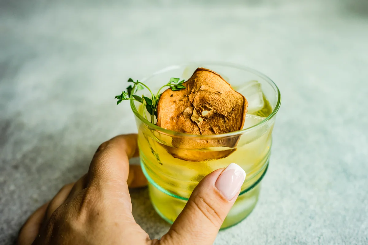 Nonalcoholic Apple Ginger Beer Mocktail