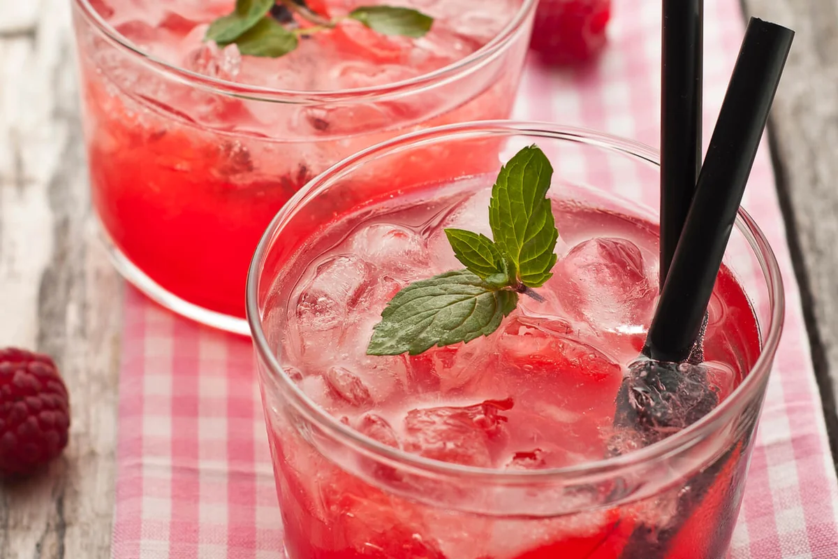 Raspberry lemonade mocktails