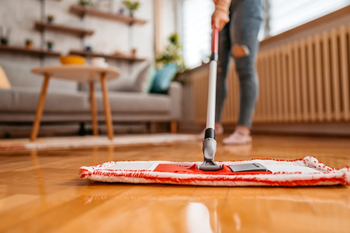House cleaning using microfiber wet mop pad