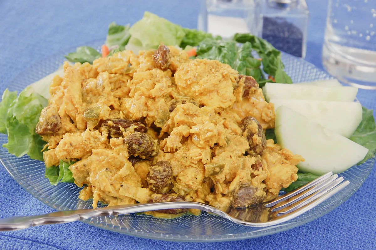 Cold chicken salad with curry and raisins