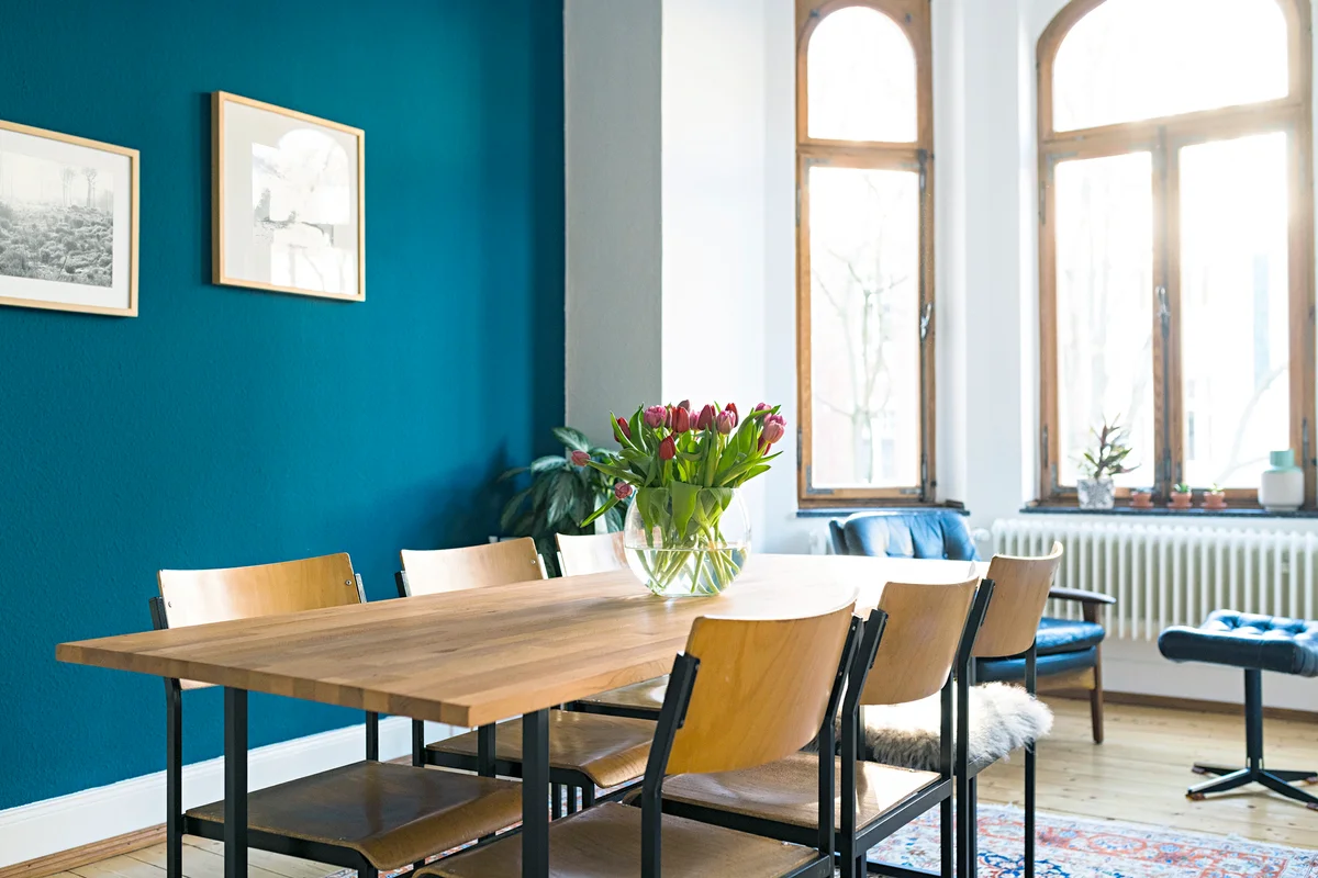 Modern living room with a dash of color