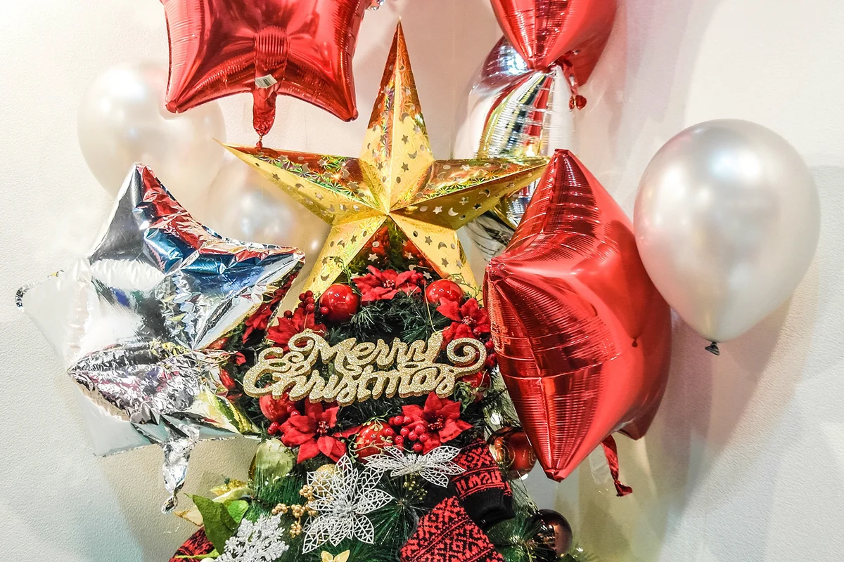 christmas balloon centerpiece